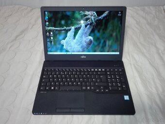 Fujitsu. i3-6006U.15,6“FHD. 1 000 GB. 12 GB DDR4. - 19