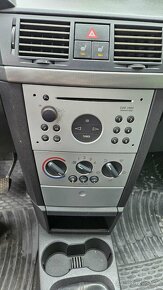 Opel Meriva 1.6 74 kw 2004 klimatizace STK 4/26 vyhř.sedačky - 19