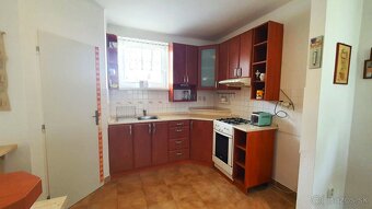 Slnečný pozemok 720 m2 + 3-izb. RD s pozemkom 270 m2, treba  - 19