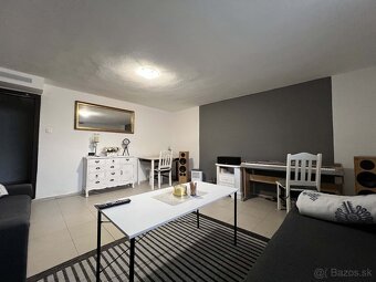 Priestranný, rekonštruovaný dom s pozemkom o rozlohe 1074m2 - 19