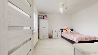 🏡 Nadštandardný 4-izbový rodinný dom s bazénom, zimnou teras - 19