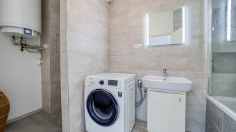 Príjemný 3-izbový byt s predzáhradkou a parkovaním TRI VODY  - 19