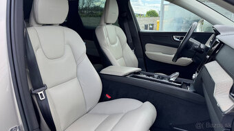 Volvo XC60 B4 Momentum AWD A/T - 19