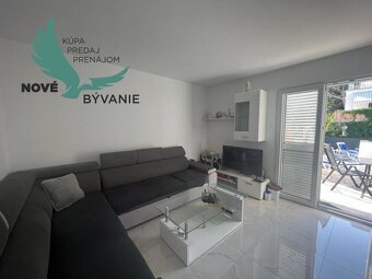 Dom s bazénom a garážou len 70m od mora v Chorvátsku na ostr - 19