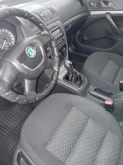 PREDÁM ŠKODA OCTAVIA COMBI1,6 BENZIN r11/2011 KÚP. NA SLOV . - 19
