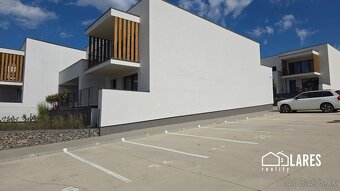 NOVOSTAVBA II dizajnový 3i byt s terasou a parkingom - 19