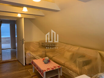 NOVINKA RD v Banke s pozemkom 728 m2 + 2izb. byt so samost - 19