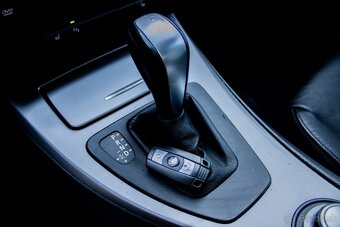 BMW Rad 3 325 d A/T /AJ NA SPLATKY/ - 19