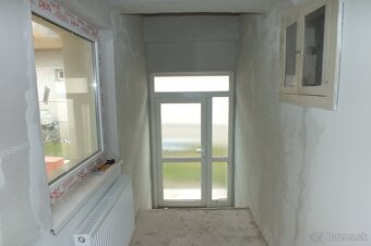 Zrekonštruovaný 4-izbový rodinný dom vo Veľkých Úľanoch - 19