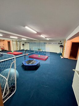 Ponúkam na predaj veľký 5- izbový rodinný dom v Pezinku v ti - 19