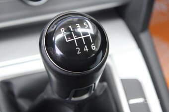 Volkswagen Passat Variant 2,0 TDi 110 kW COMFORTLINE BLUEMOT - 19