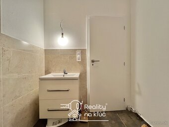 Na prenájom novostavba 3-izbový rodinný dom s bazénom a záhr - 19