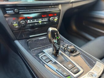 Predám BMW radu 7 F01 M-packet 740d - 19