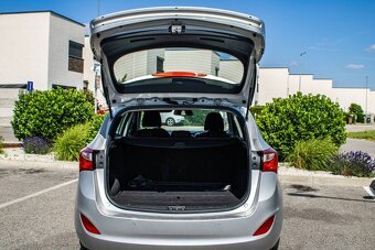 Hyundai i30 CW 1.6i CRDi VGT Family - 19