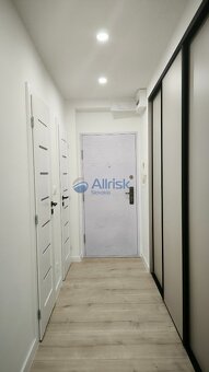 NADŠTANDARDNE NOVO ZREKONŠTRUOVANÝ 3 IZB. BYT S BALKÓNOM - O - 19
