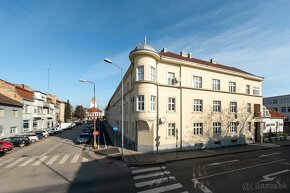 Pekný zrekonštruovaný 4-izbový byt v  centre mesta Trnava s  - 19