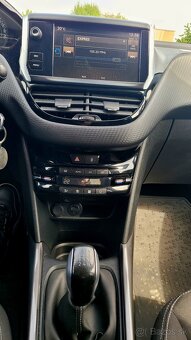 Peugeot 2008 1.2 PureTech Style  benzín - 19