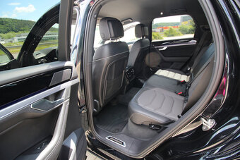 Predám VW TOUAREG 3.0 TDI R-Line, 4x4 - 19