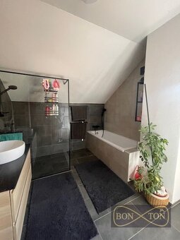 Exkluzívne   5izb.  dom s garážou na  734m2 pozemku s možnos - 19