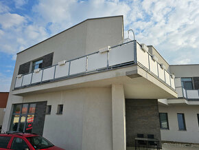 Moderný 3 izbový byt s terasou 121 m2 v novostavbe so zariad - 19