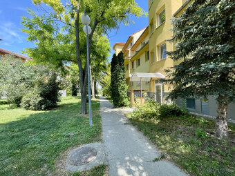 Na predaj slnečný, veľkometrážny 3-izbový byt s veľkým balkó - 19