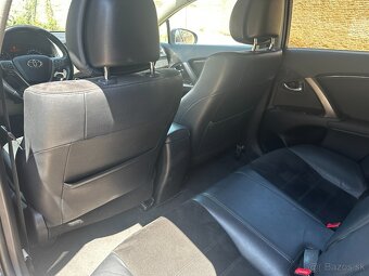 Toyota Avensis Combi 140 kW - 19