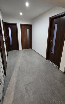 ZREKONŠTRUOVANÝ 3 izb. byt - HÚSKOVA ul. KVP, 77 m2 + loggia - 19