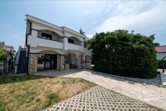 CHORVÁTSKO - Dom so štyrmi apartmánmi 100 m od mora - VRSI,  - 19