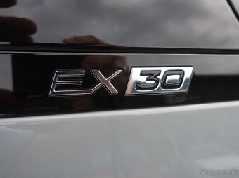 Volvo EX30 315kW TWIN PERF PLUS PANO 1MAJITEL - 19