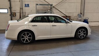 Chrysler 300C (Lancia Thema) 3.0 CRD 240 hp 2012 AT vymena - 19