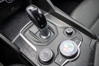Alfa Romeo Giulia 2.0 GME AT - 19