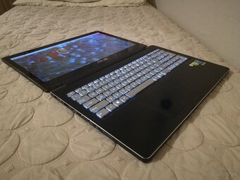 Asus. (2-v-1) konvertibilný notebook s dotykovým displejom. - 19