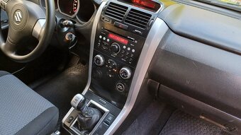 Suzuki grand vitara 1.6 benzín 3.dverová model2008.4x4 - 19