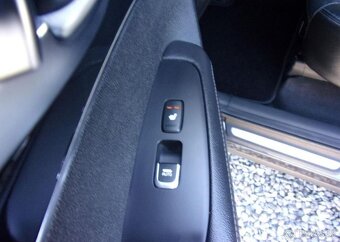 Kia Sorento 2.2CRD147kW4X4 REBEL 122 000KM nafta automat - 19