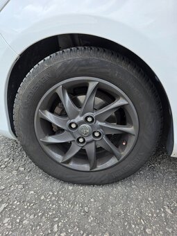 Toyota Yaris 1.3 MT6 (99 koní) benzín štvorvalec - 19