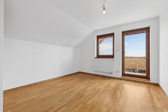 Krásny a kvalitne postavený 5 izbový rodinný dom so zimnou z - 19