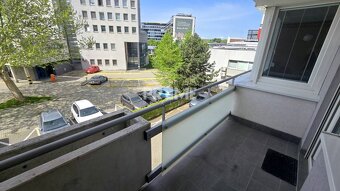 Priestranný 2i byt s loggia, staršia novostavba pri Auparku, - 19