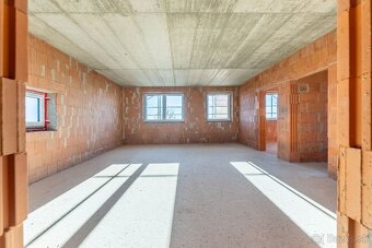 PREDAJ: POLYFUNKČNÁ NOVOSTAVBA VO ZVONČÍNE - 19