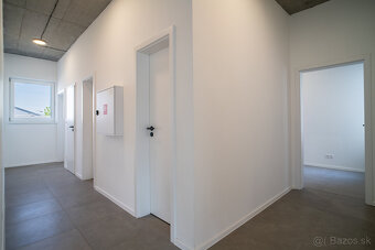 Na prenájom jedno podlažie polyfunkcie na Zavarskej ulici v  - 19