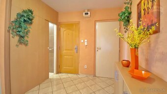 Na predaj priestranný 3-izbový byt 82 m2- blízko centra mest - 19