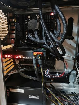 Predám straší počítač - nefunkčný - 19