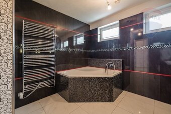 PREDAJ: 15 ročný rodinný dom - bungalov s veľkým pozemkom, P - 19