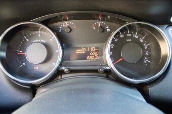 Peugeot 5008 2.0 HDi 110 kW - 19