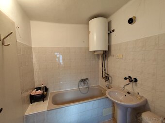 Predám rodinný dom - Hlohovec, rovinatý pozemok - 19