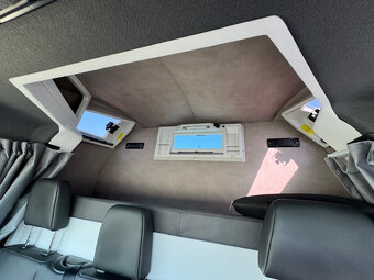 Mercedes-Benz Sprinter odťahový špeciál so spaním - 19