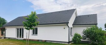 Priestranný dom len 30 minút od centra Bratislavy - 19
