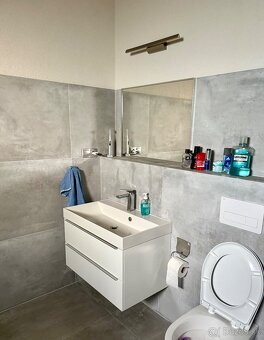 Na predaj rekreačná chata s výhľadom na jazero a hory - 19