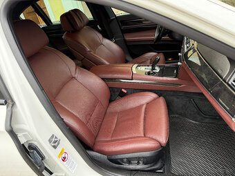 Predám BMW rad 7 740d xDrive 225kw M-Packet  / CIC / Webasto - 19