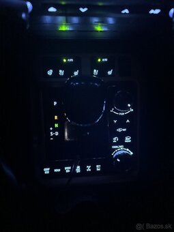 Toyota Land Cruiser 200 Premium - 19