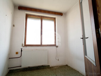 Dvojpodlažný rodinný dom v obci Bracovce - 19